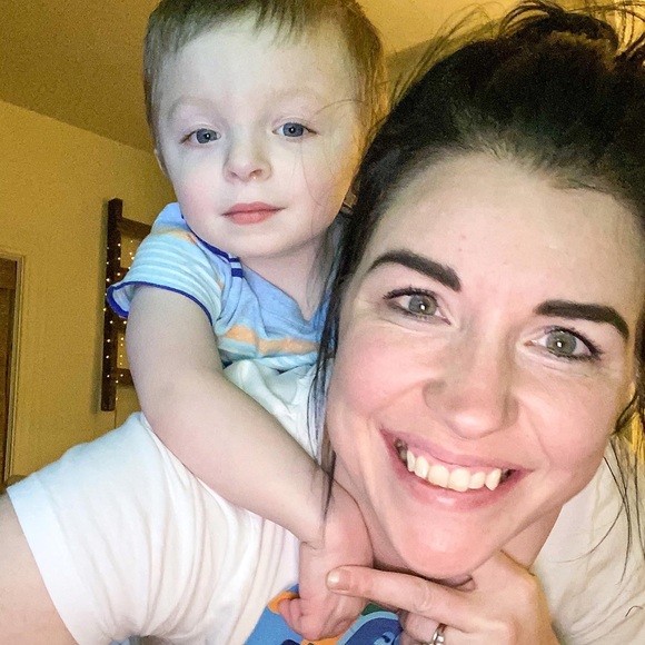 Meet your Posher, Nichole - Picture 2 of 4